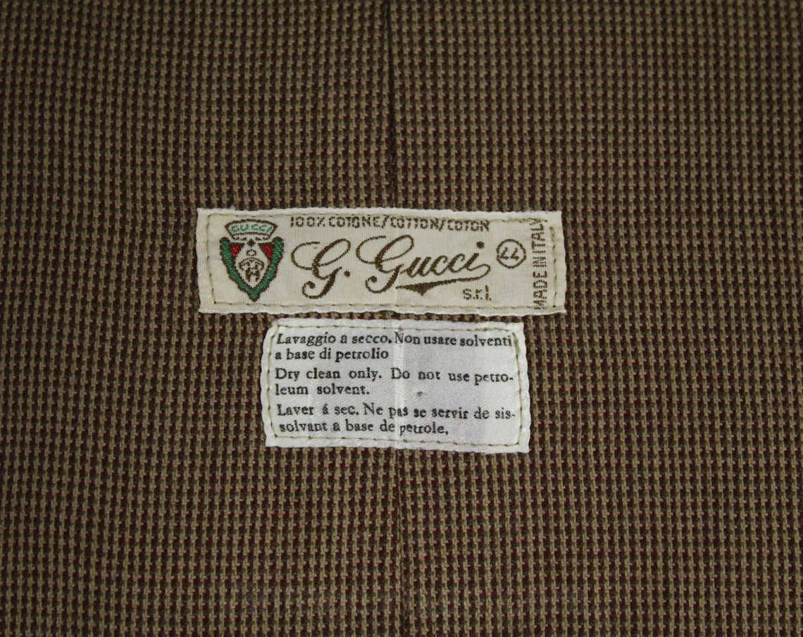 1980s Gucci Trench Coat - Size 10 to 12 Medium Camel Tan Cotton Sharkskin Canvas - Haute Designer Overcoat - Authentic 80s Gucci Logo Buckle