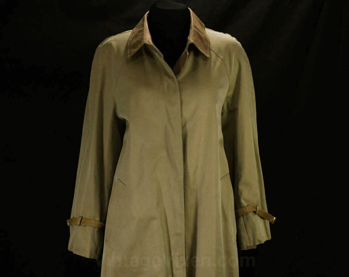 1980s Gucci Trench Coat - Size 10 to 12 Medium Camel Tan Cotton Sharkskin Canvas - Haute Designer Overcoat - Authentic 80s Gucci Logo Buckle