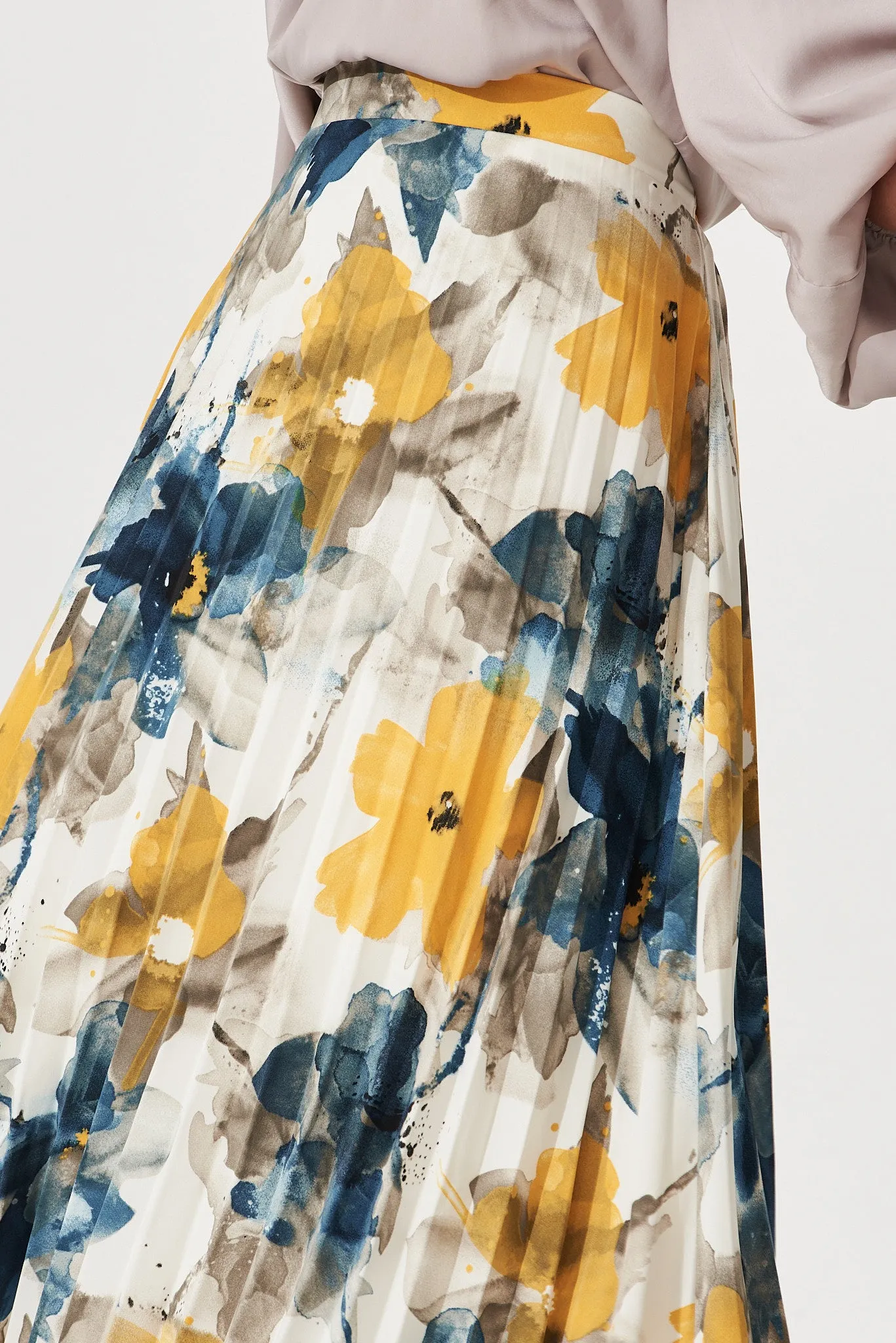 Amary Midi Pleat Skirt In Navy With Yellow Watercolour Print