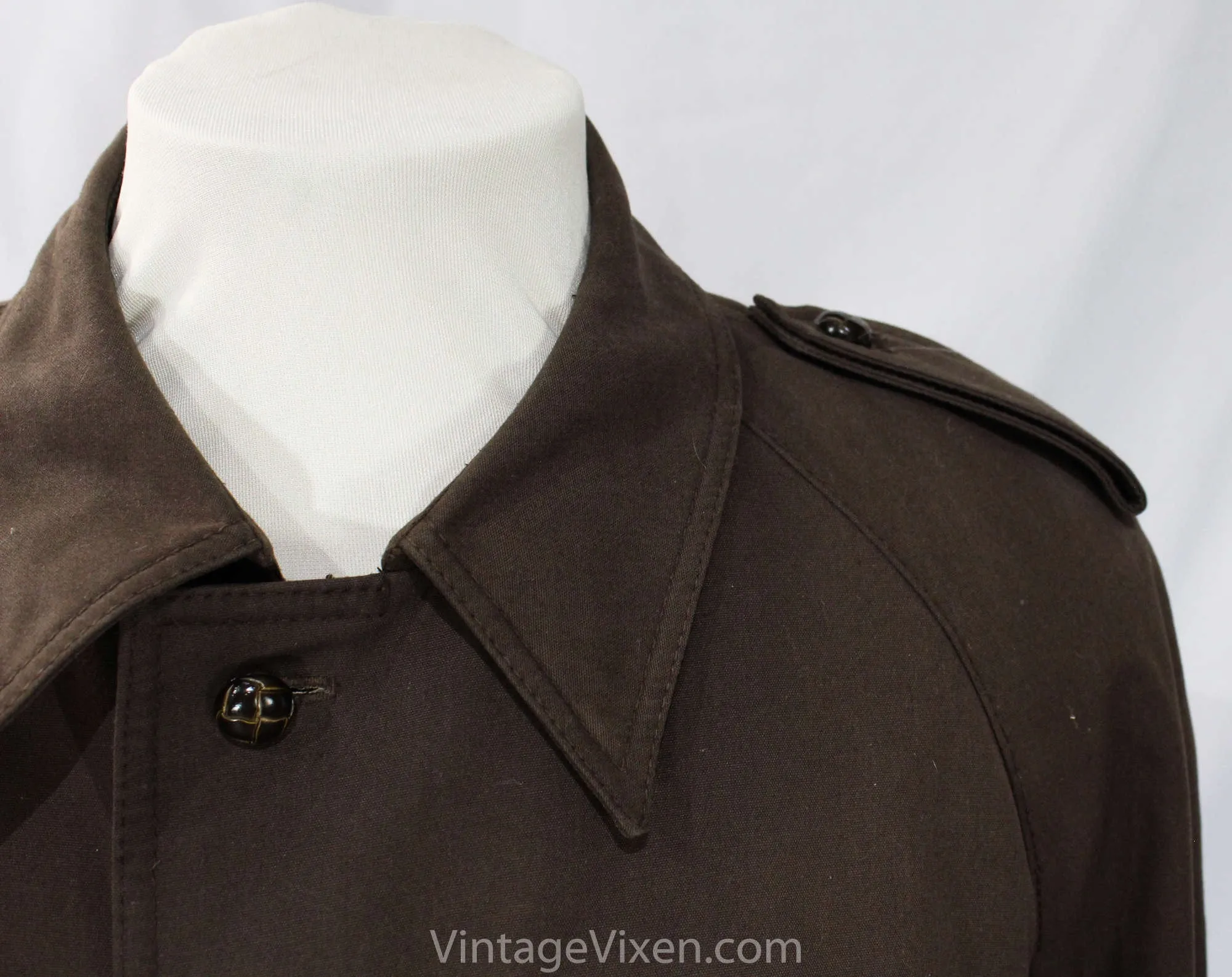 Large Men's 1960s Trench Coat - Classic Detective Spy Overcoat - Chocolate Brown 60s Fall Winter Duster Style with Original Belt - Chest 45