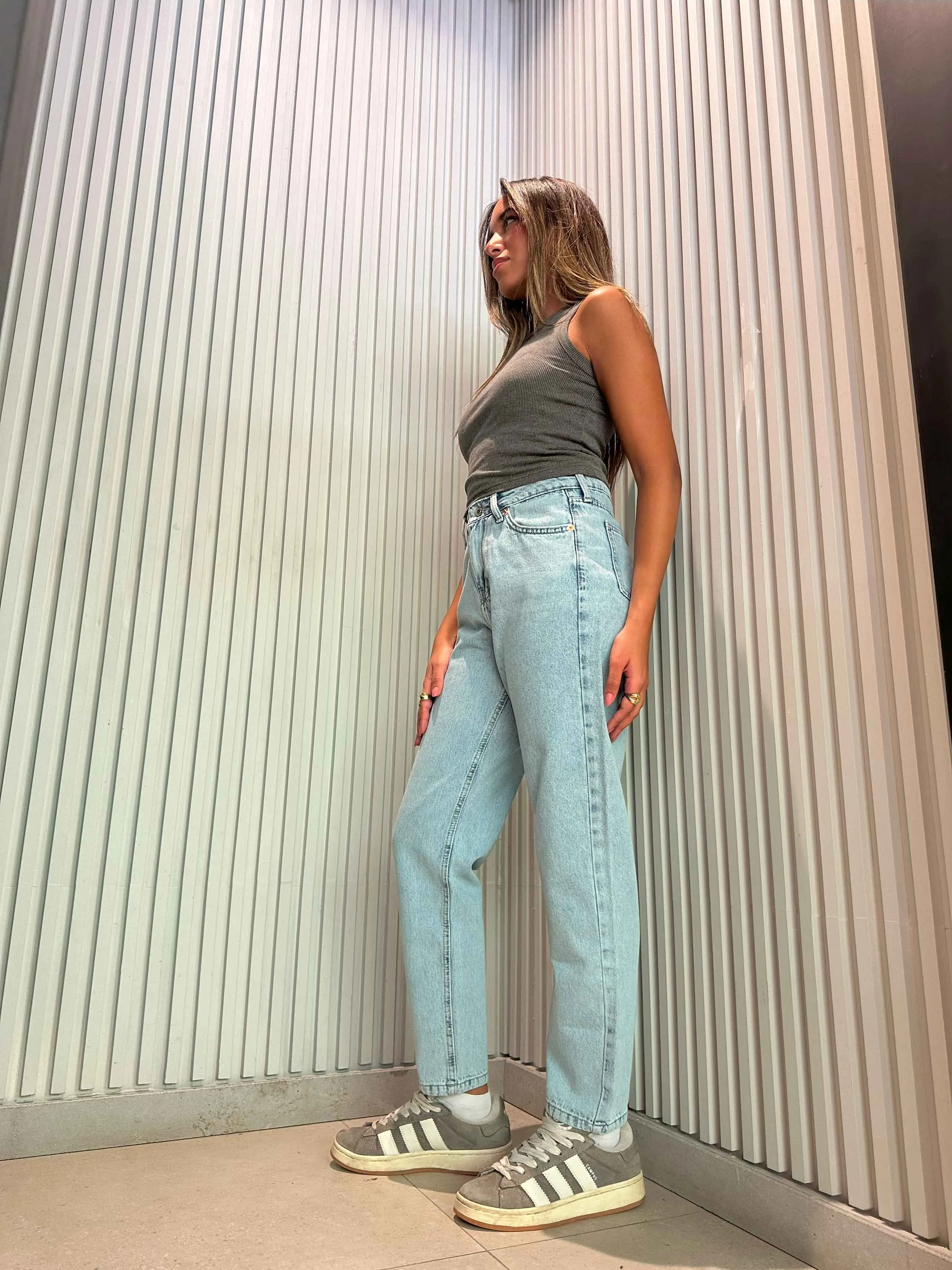 Mom-Fit - Light Iced Blue Jeans.