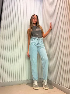 Mom-Fit - Light Iced Blue Jeans.