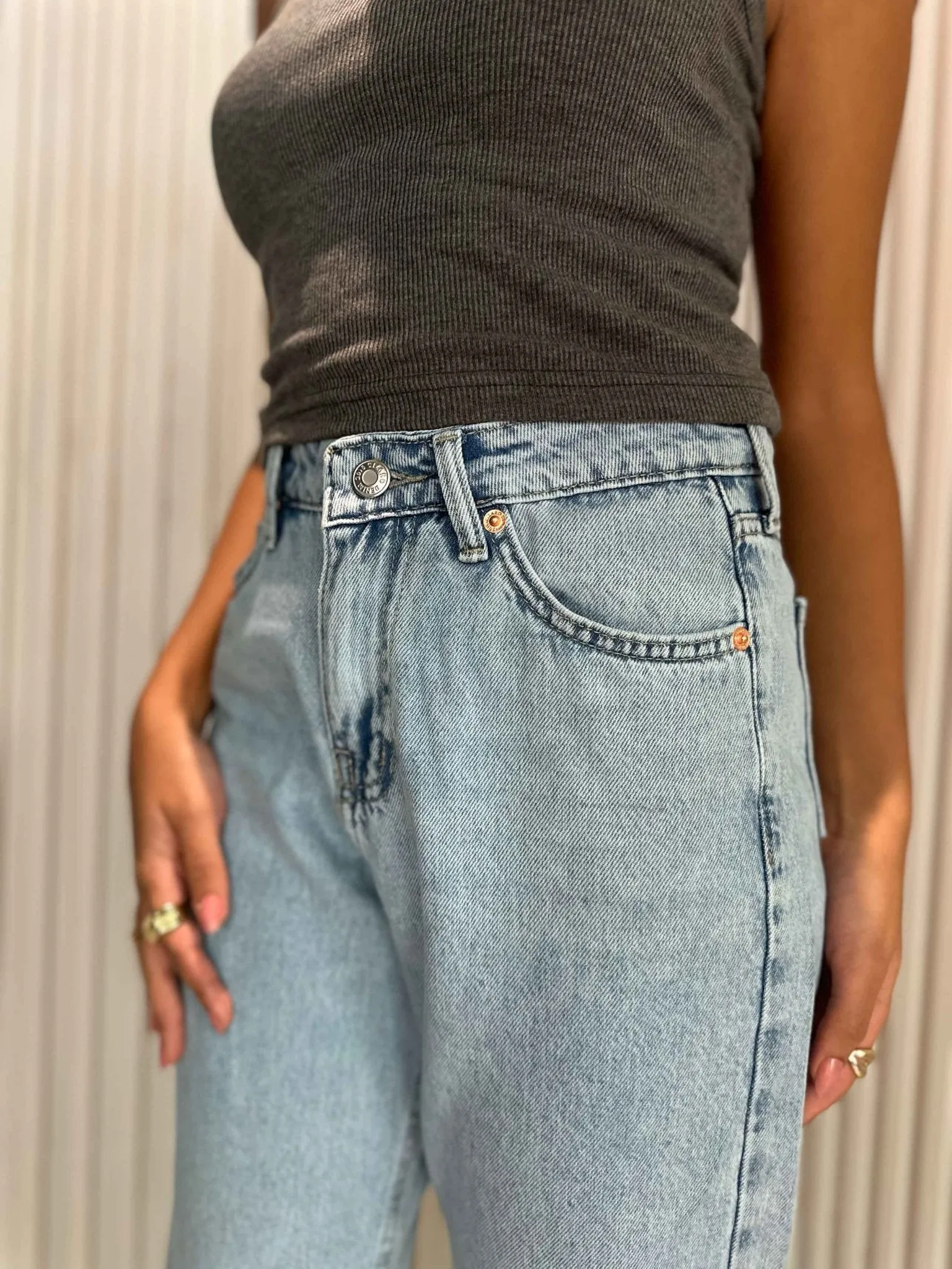 Mom-Fit - Light Iced Blue Jeans.