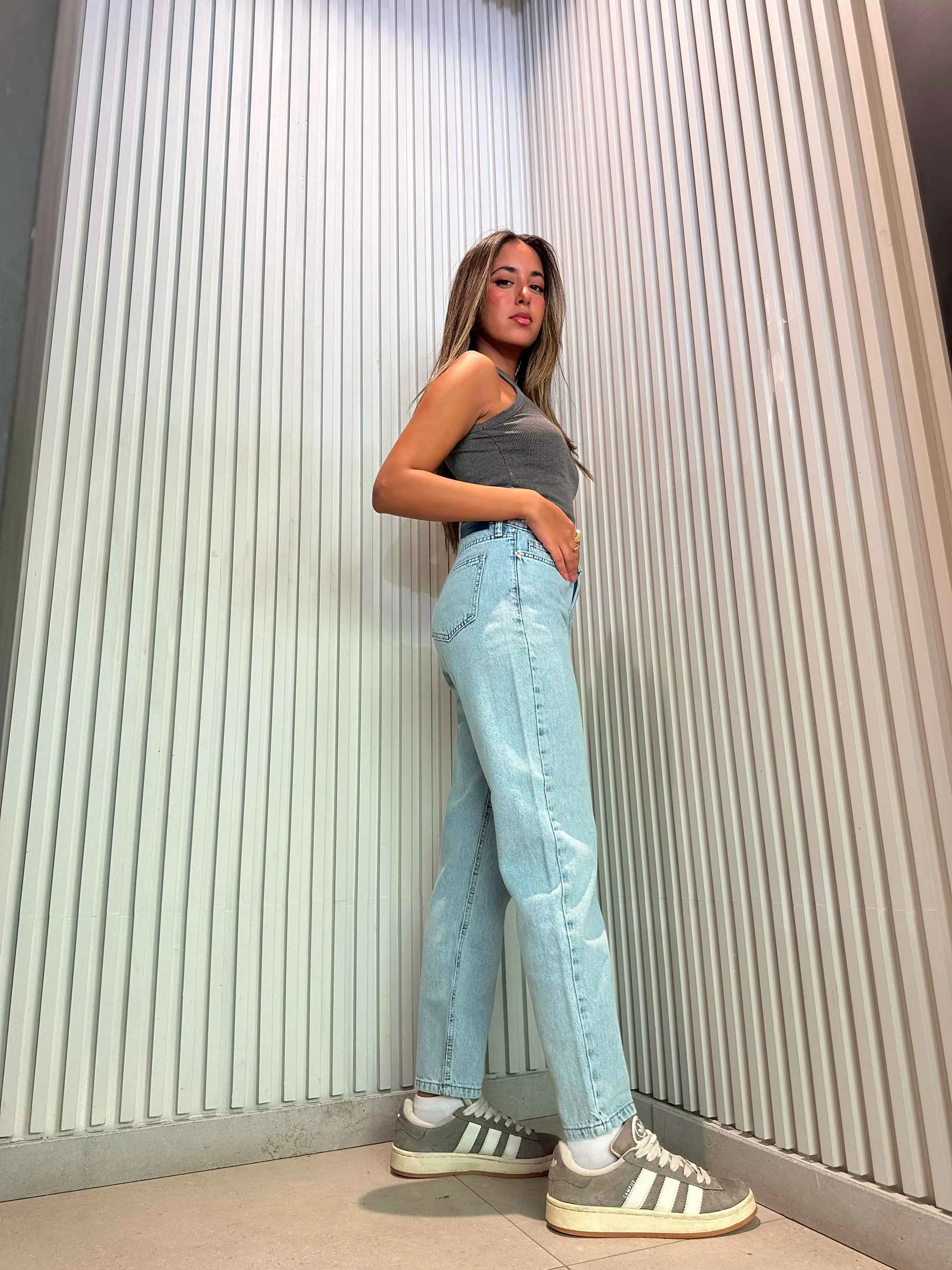 Mom-Fit - Light Iced Blue Jeans.