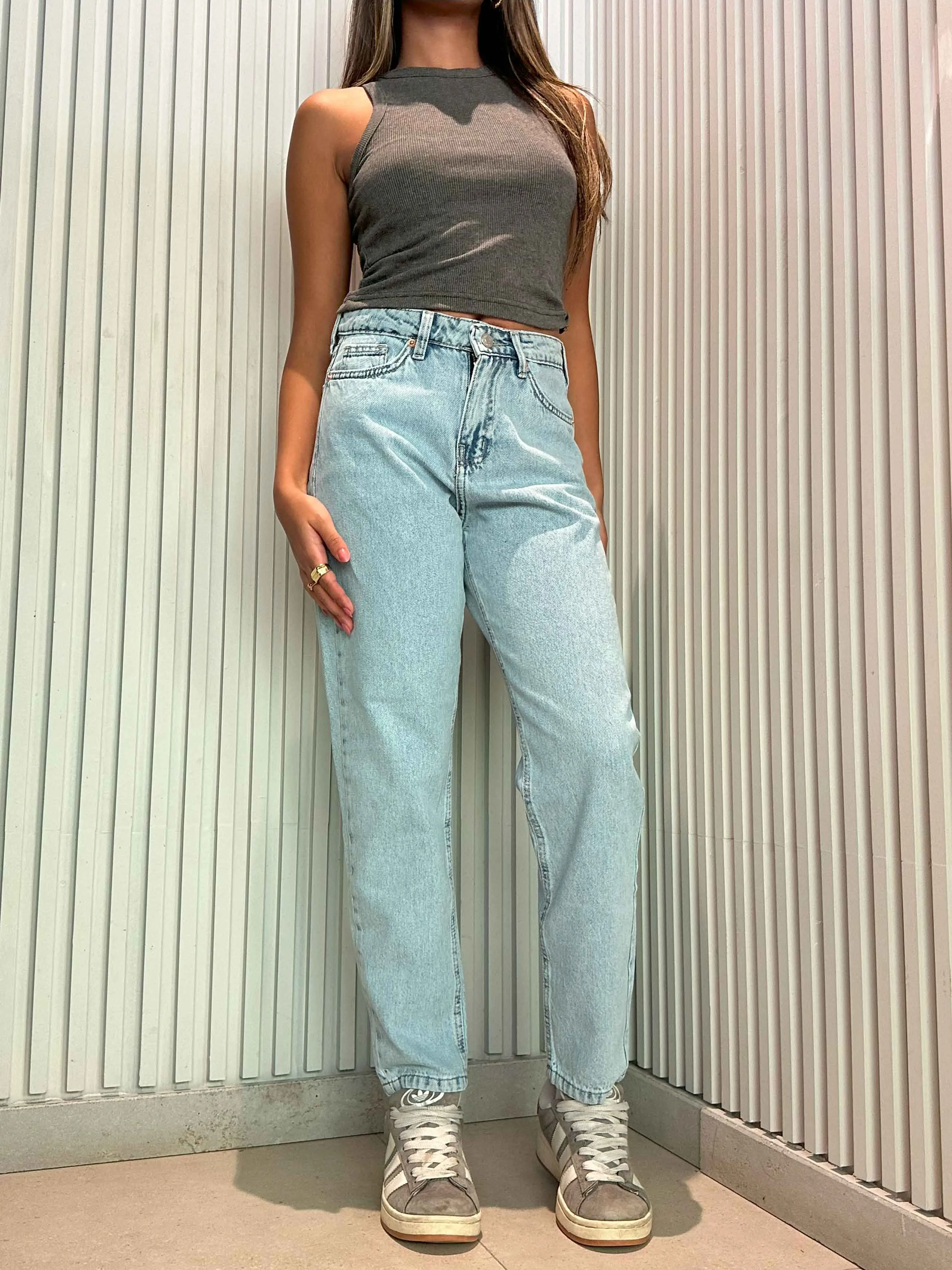 Mom-Fit - Light Iced Blue Jeans.