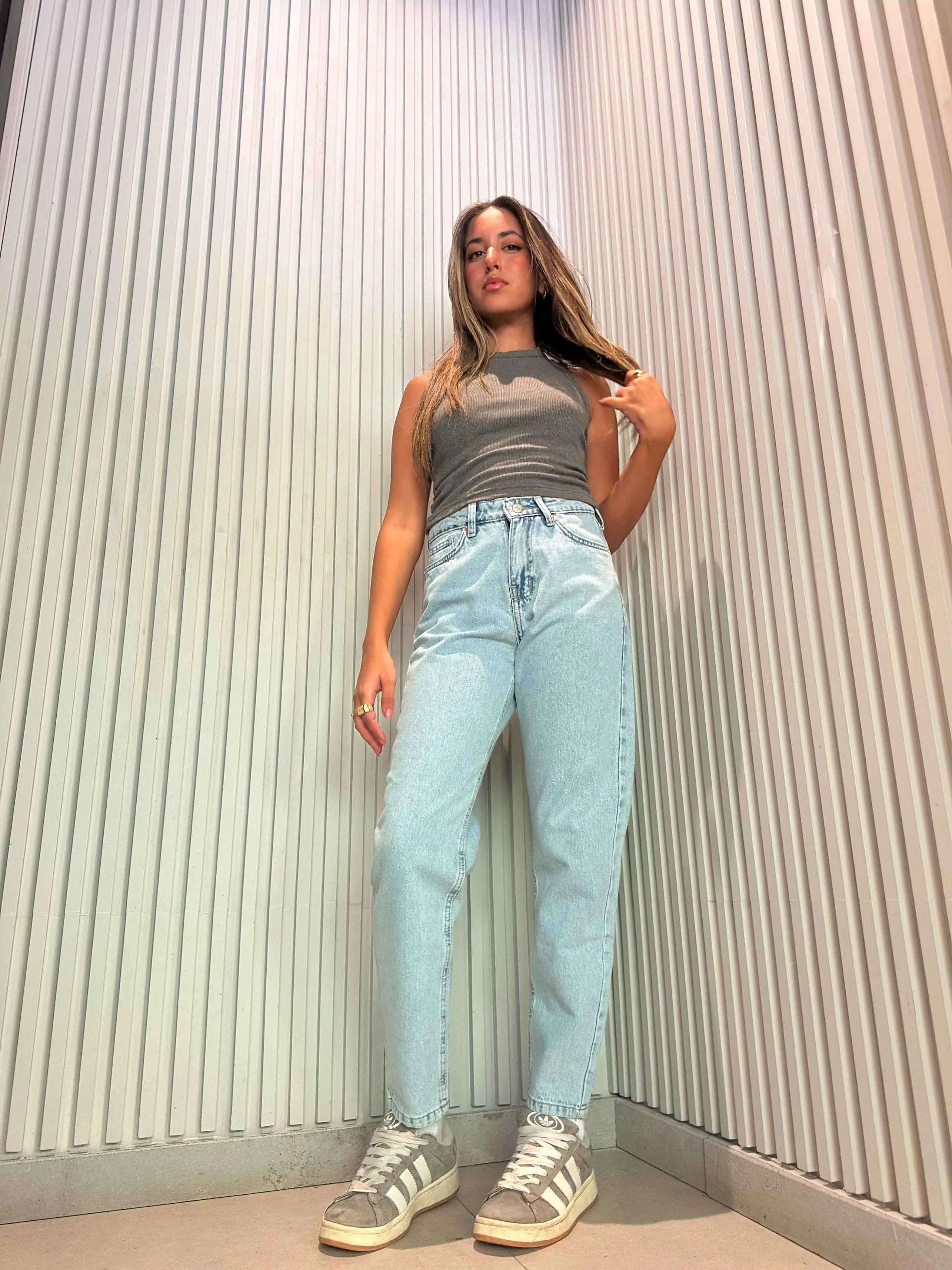 Mom-Fit - Light Iced Blue Jeans.
