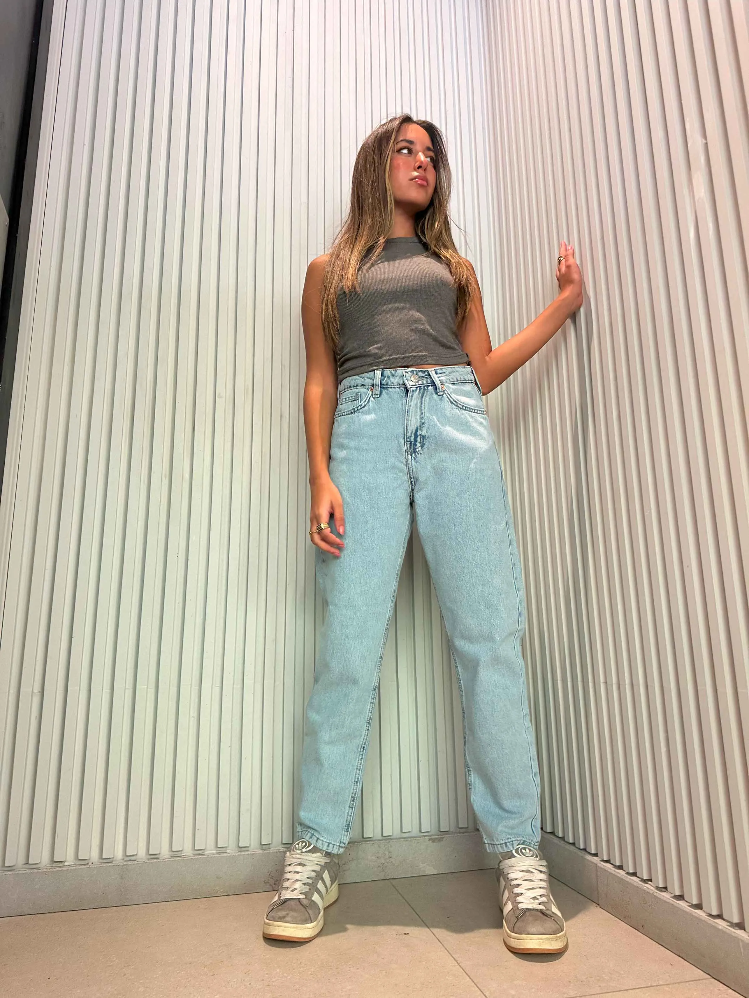 Mom-Fit - Light Iced Blue Jeans.