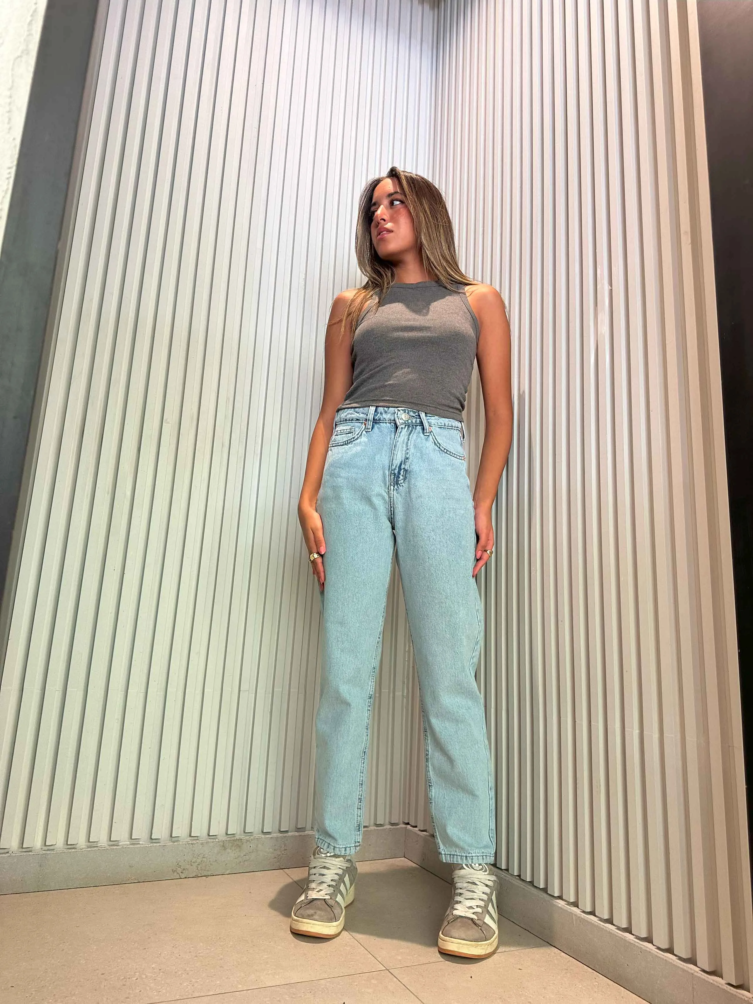 Mom-Fit - Light Iced Blue Jeans.