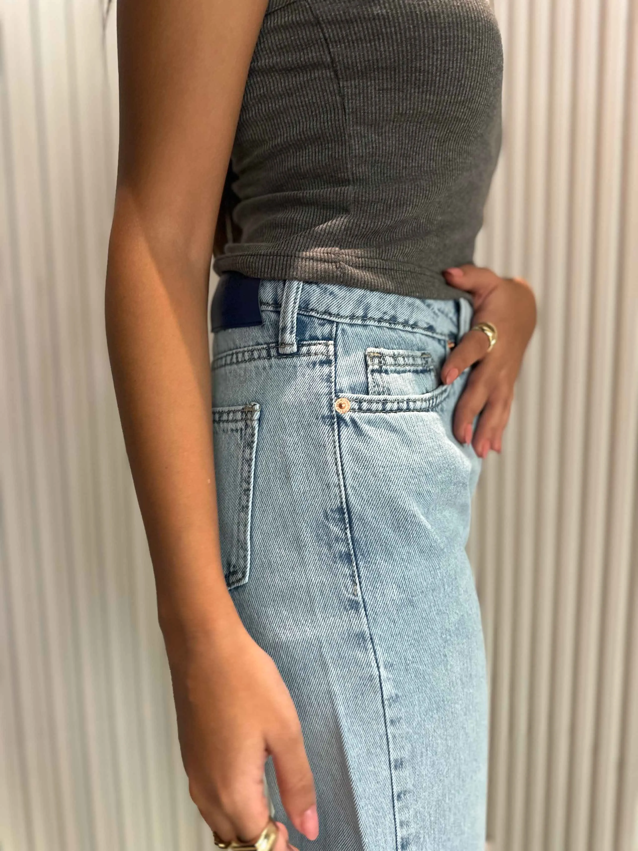 Mom-Fit - Light Iced Blue Jeans.