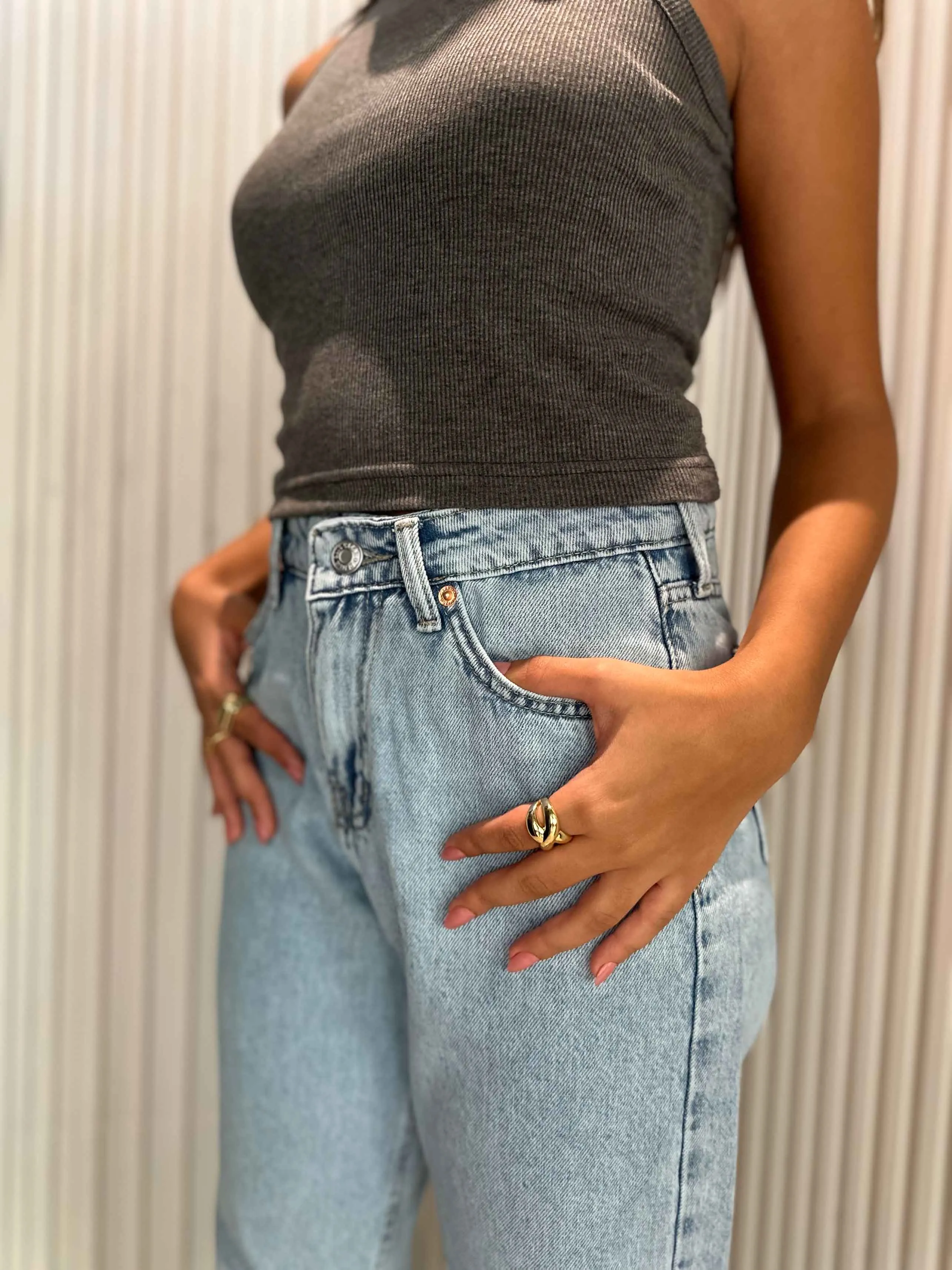Mom-Fit - Light Iced Blue Jeans.