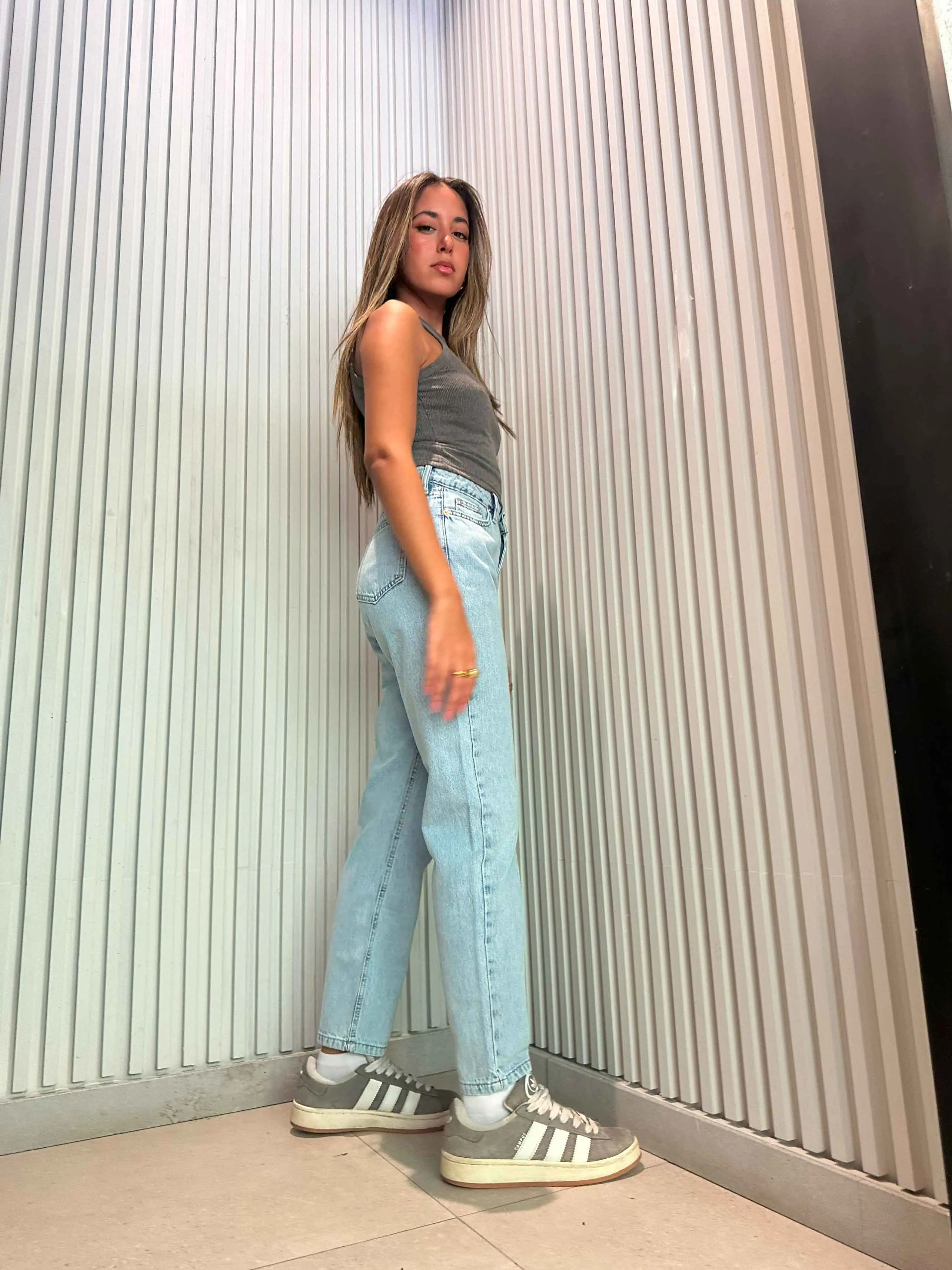 Mom-Fit - Light Iced Blue Jeans.