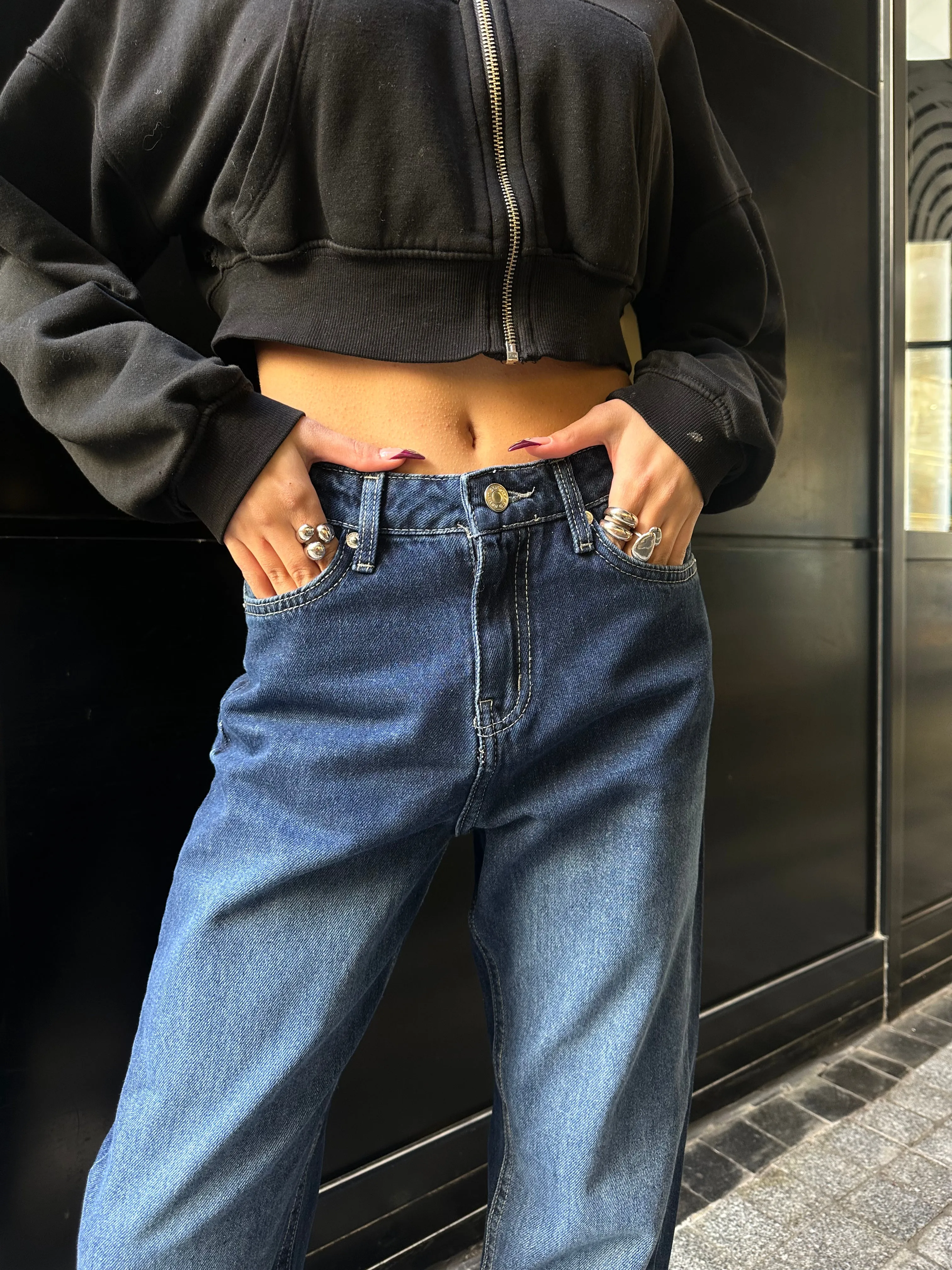 Mom-Fit - Navy Blue Jeans.