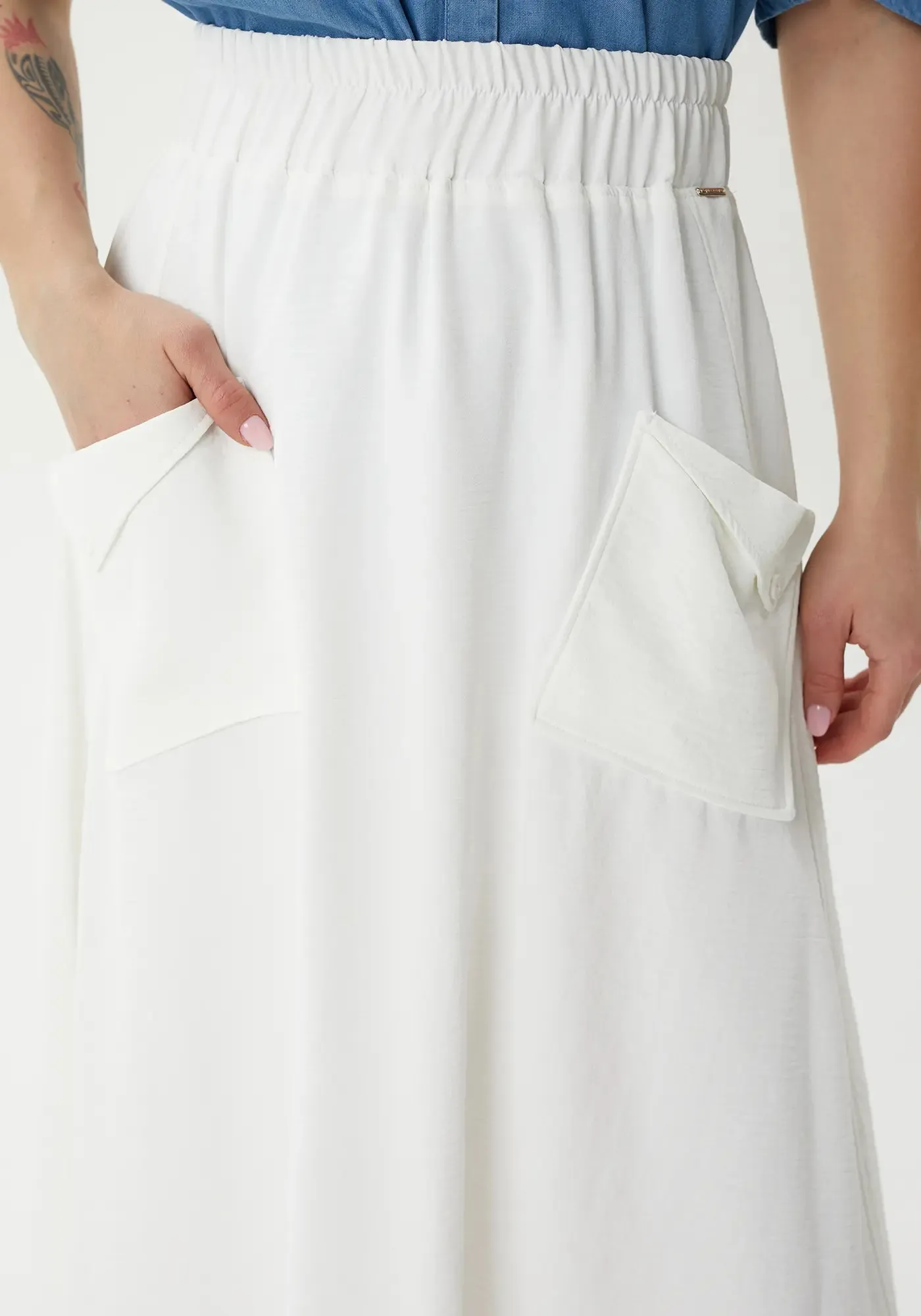 Sporty White Flared Midi Skirt with Elastic Waist and Pockets