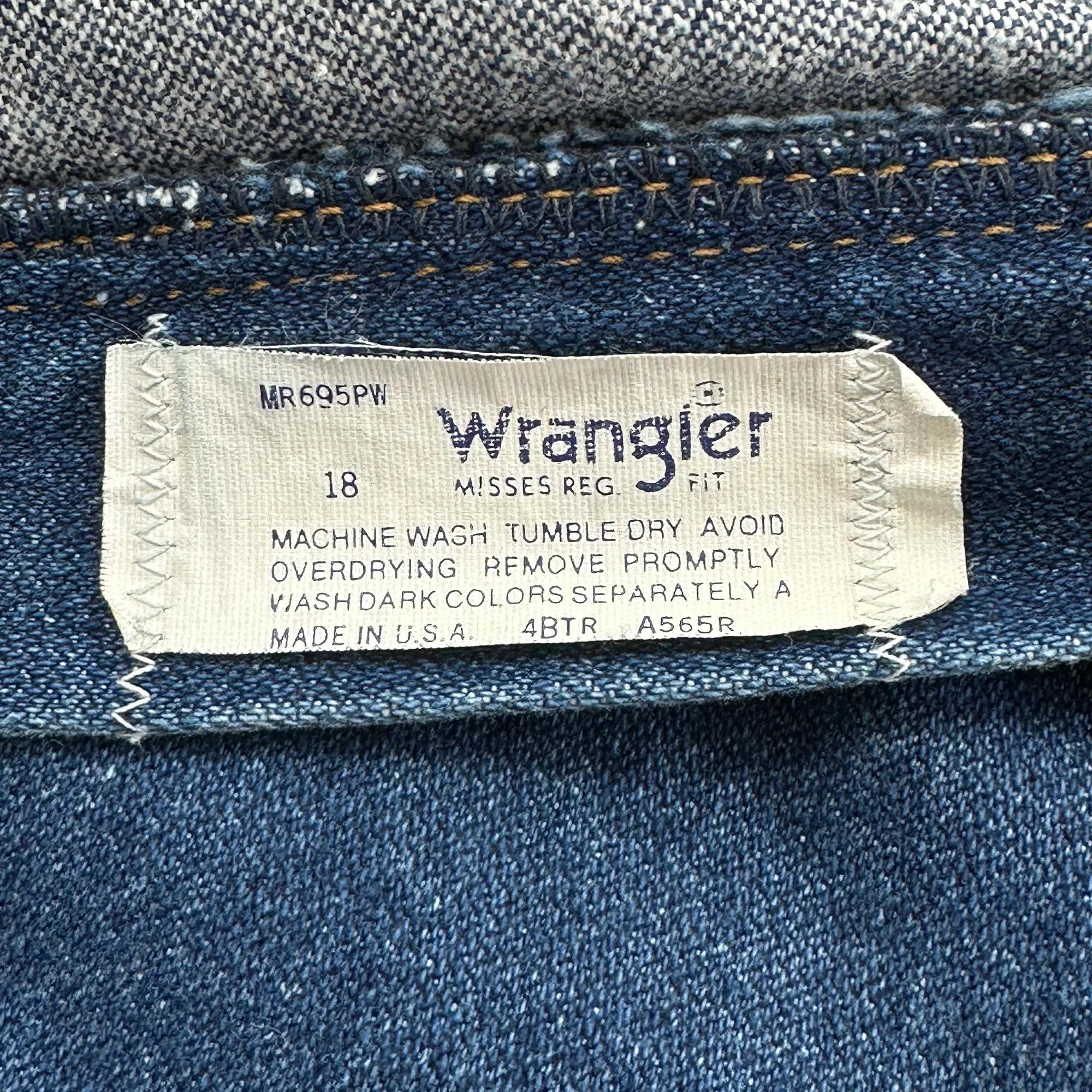 Vintage Wrangler Women's Jeans - Size 18 Misses Regular